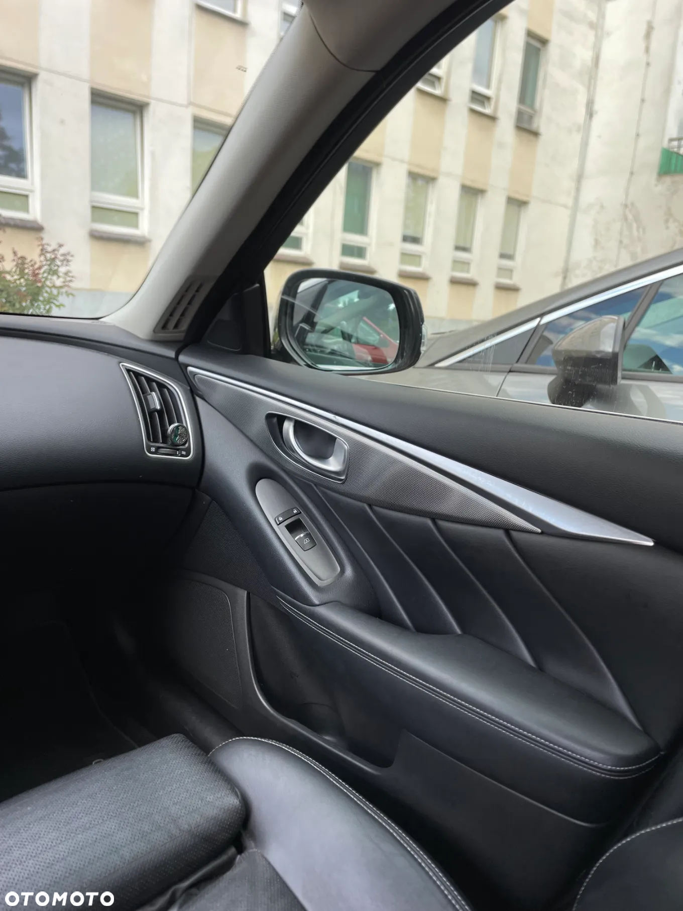 Infiniti Q50 2.0t Sport Sound Studio by Bose - 15
