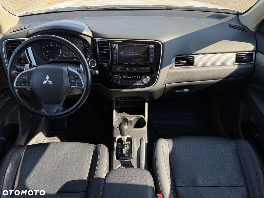 Mitsubishi Outlander 2.2 DID Instyle Navi - 13