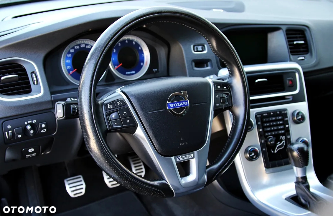 Volvo V60 2.0T R-Design - 22