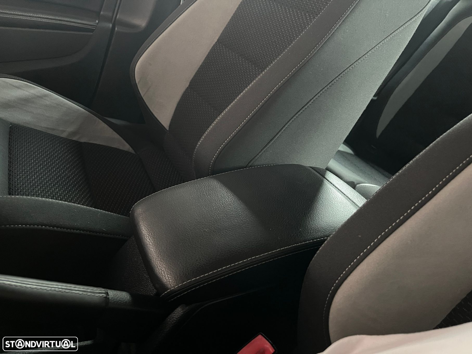 VW Golf 2.0 R DSG - 35