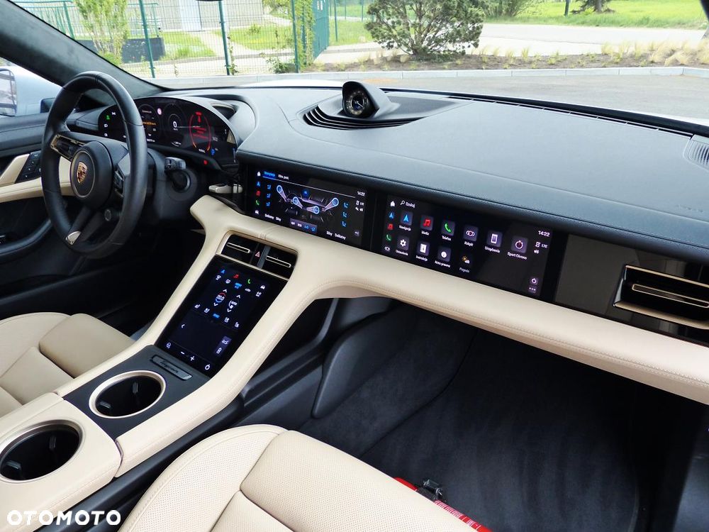 Porsche Taycan Turbo - 16