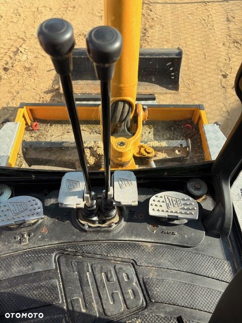 JCB 8018 - 8