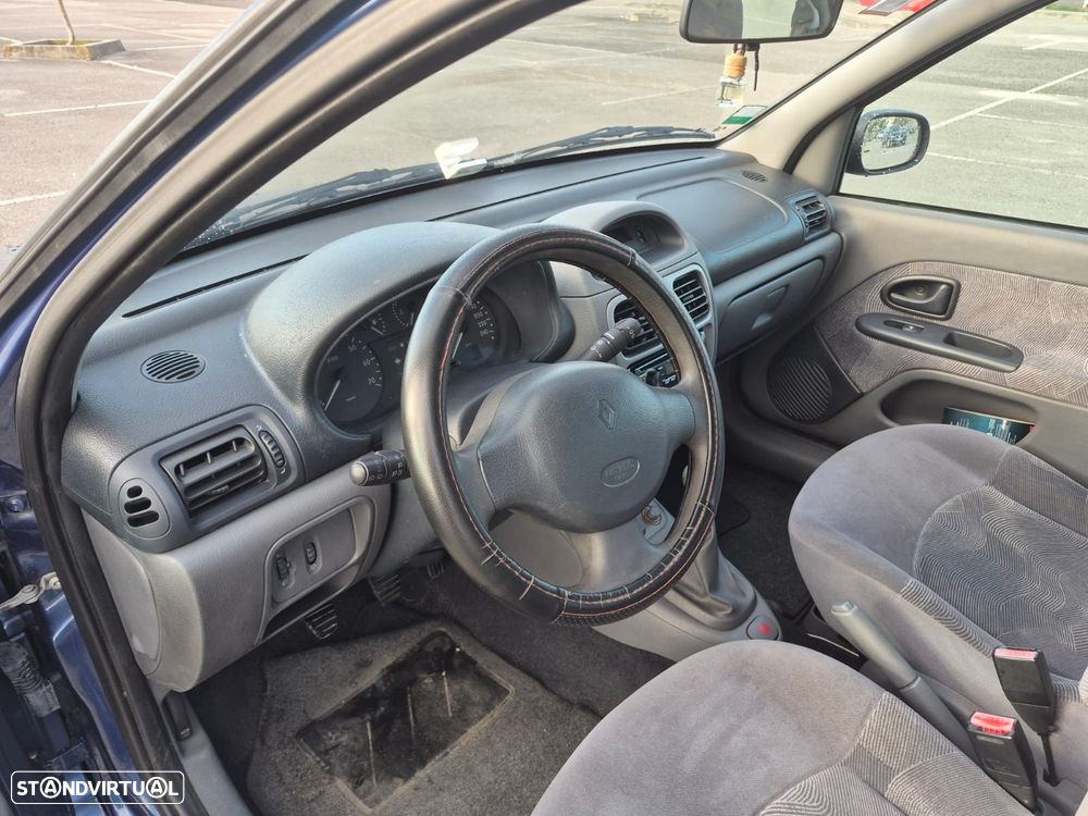 Renault Clio 1.2 RXE - 9