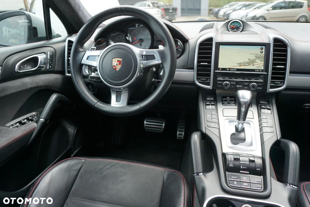 Porsche Cayenne GTS - 17