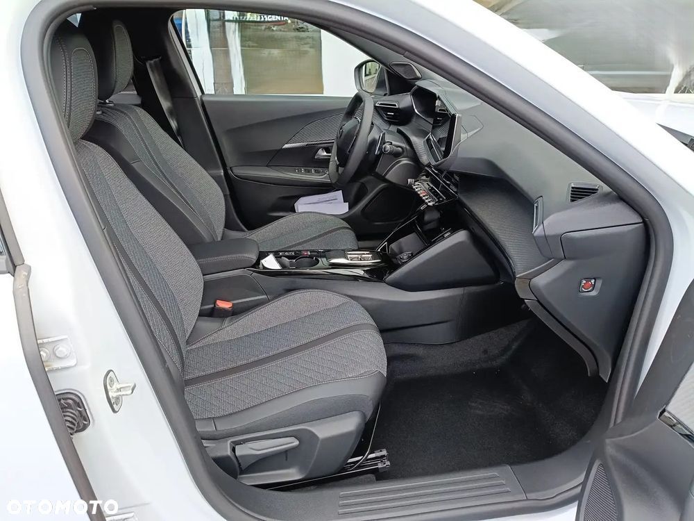 Peugeot 2008 PureTech mHEV Allure e-DCS6 - 11