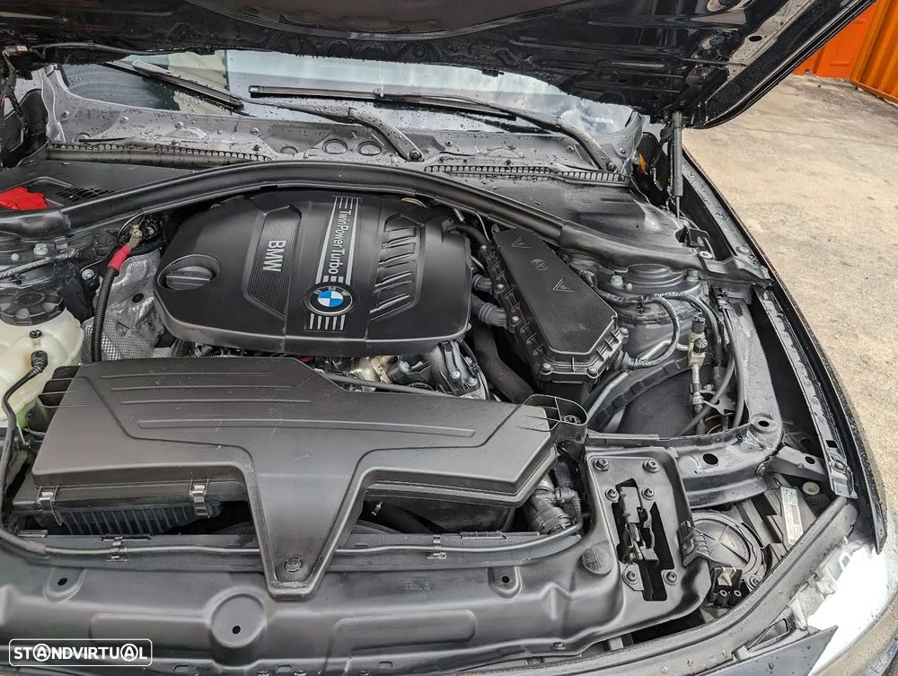 BMW 318 d Touring Line Sport - 23