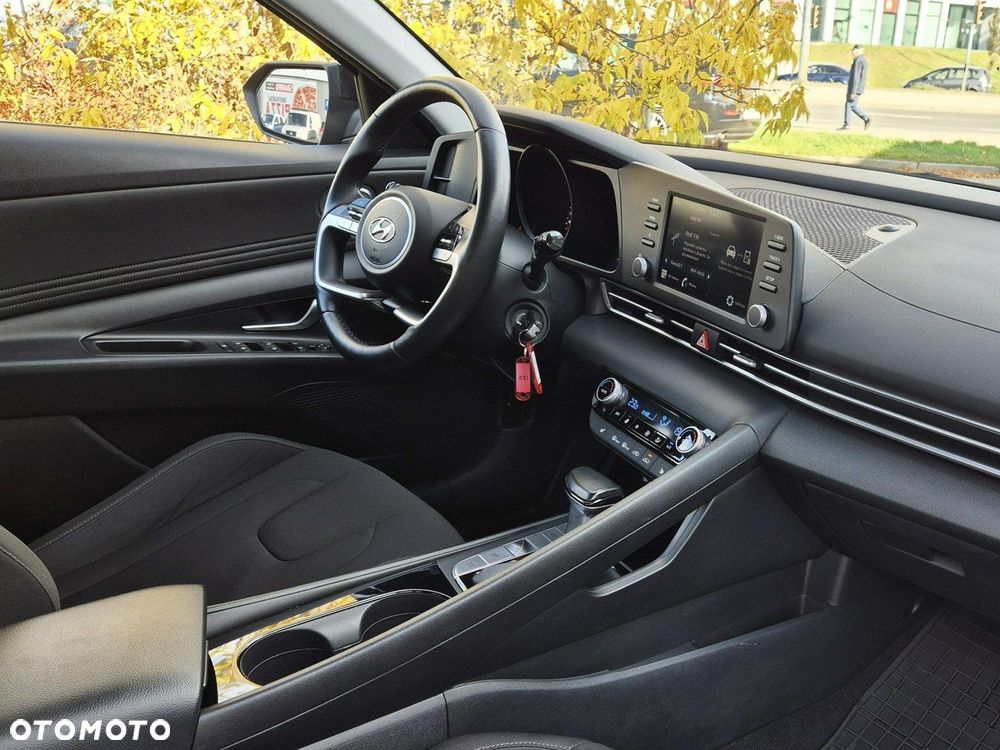 Hyundai Elantra - 13