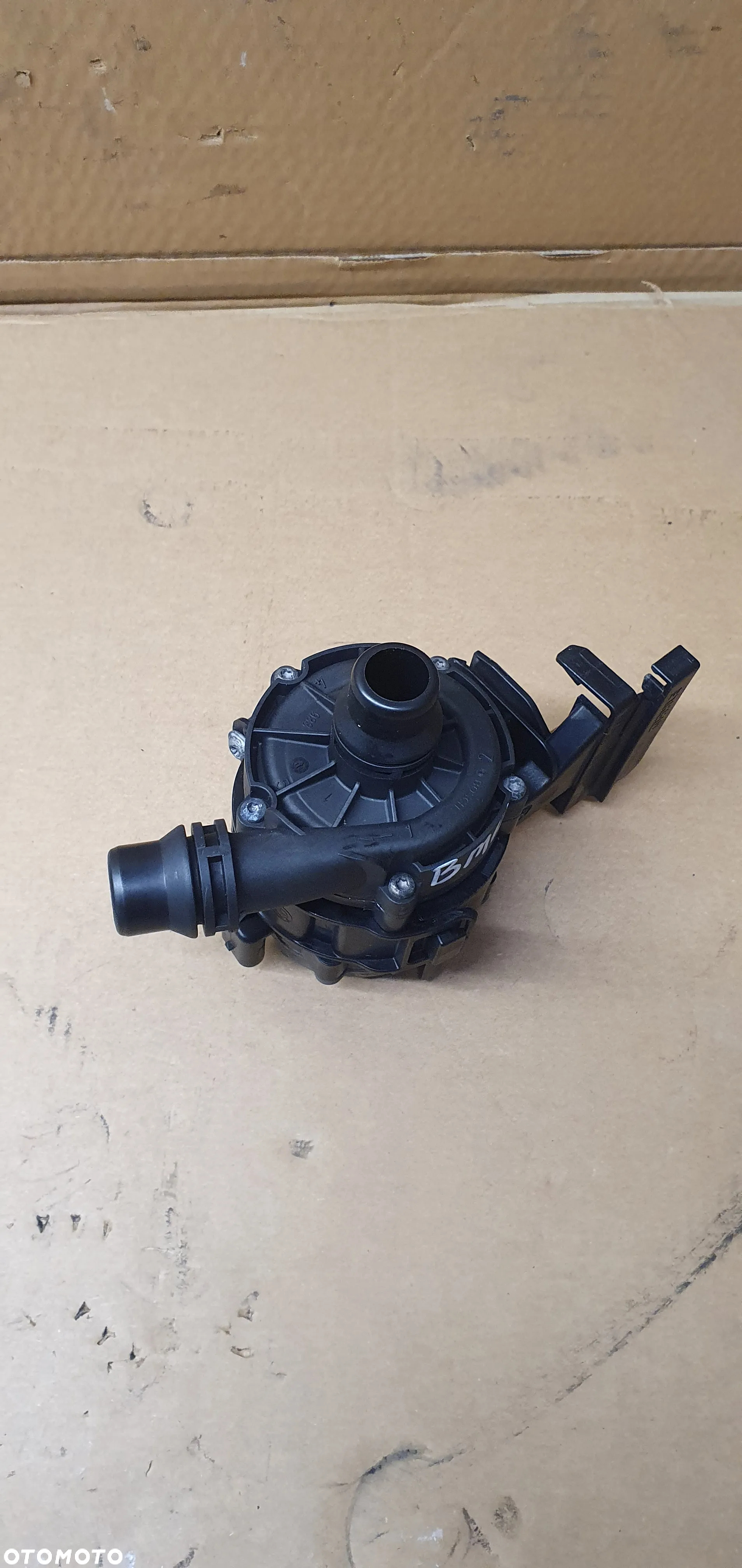 Dodatkowa pompka obiegu wody elektrozawór BMW M5 G30 F90 8638237 - 2