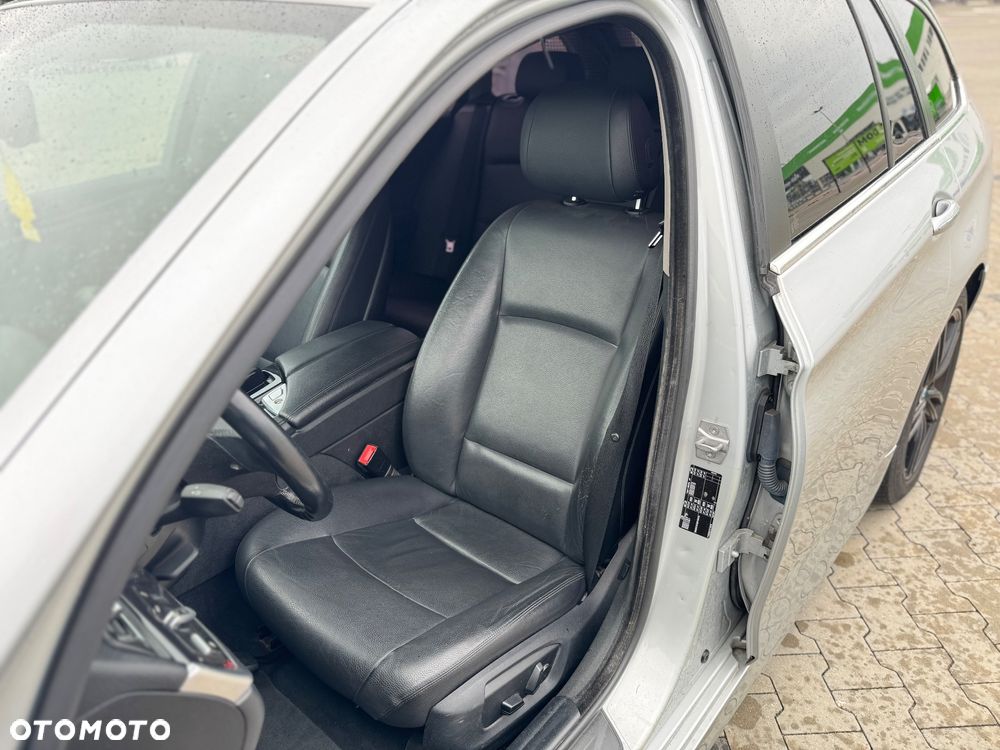 BMW Seria 5 525d Sport-Aut Luxury Line - 12
