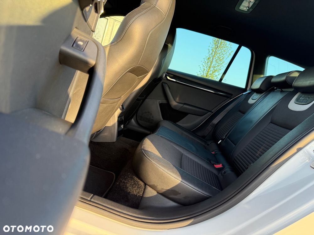 Skoda Octavia 2.0 TDI RS DSG - 32