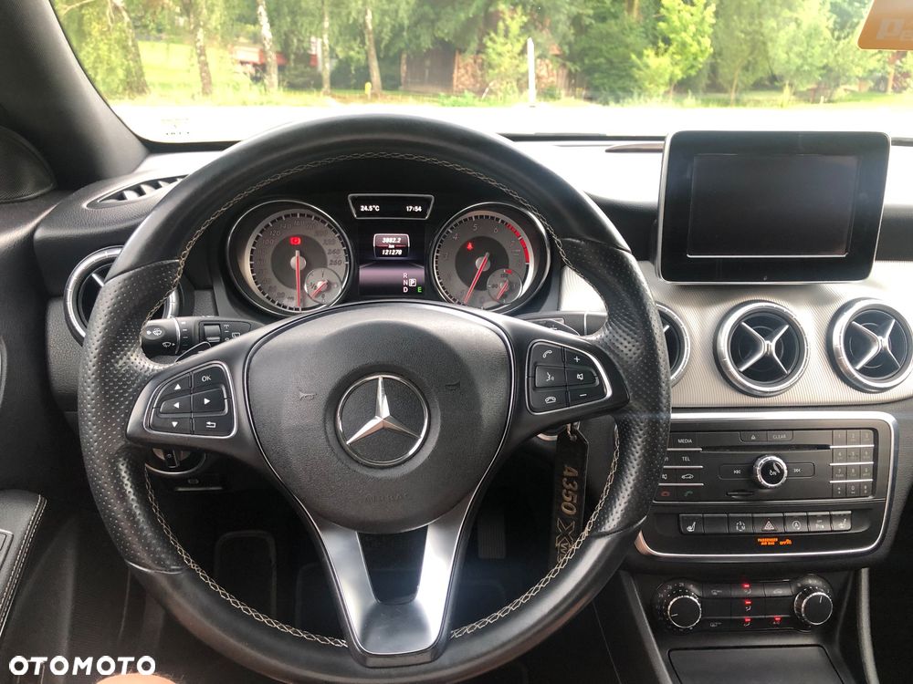 Mercedes-Benz CLA 180 7G-DCT Urban - 26