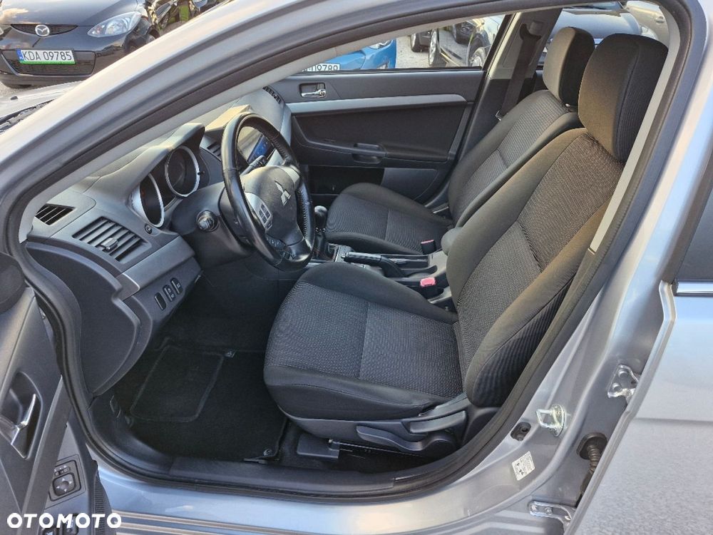 Mitsubishi Lancer - 12
