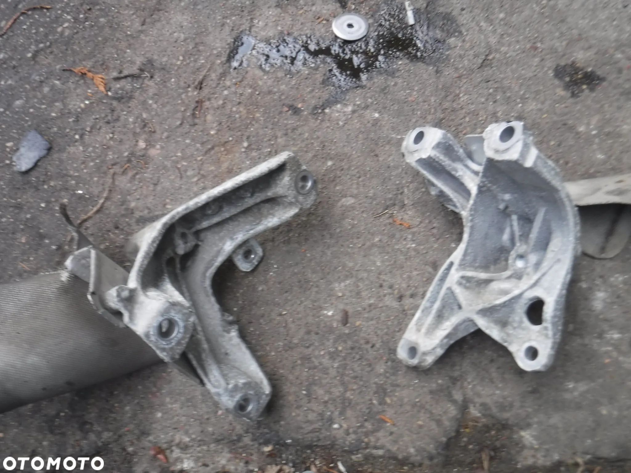 Audi S5 A5 8T S4 A4 B8 4.2 FSI V8 lapa wspornik mocowanie silnika 8K0199308AN 8K0199307AN - 1