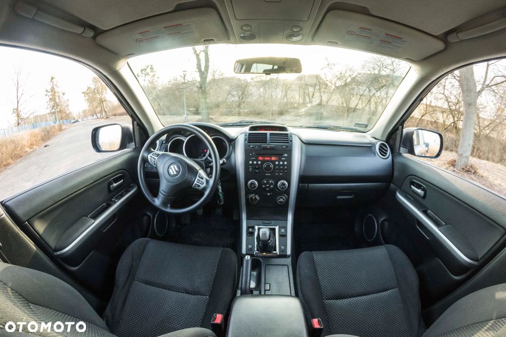 Suzuki Grand Vitara 2.0 - 11