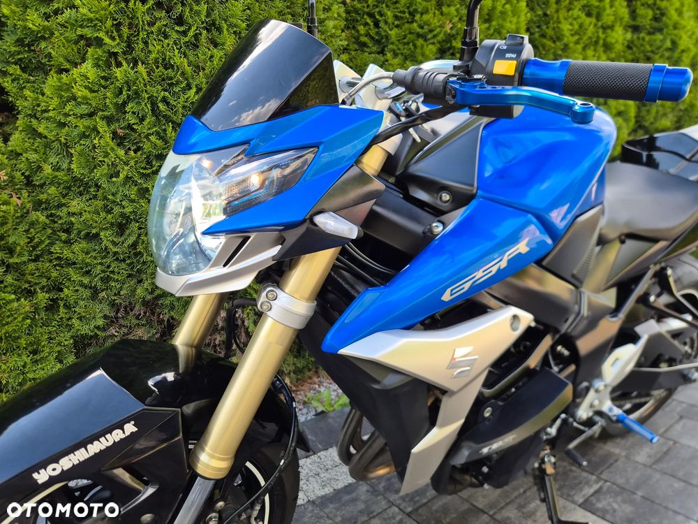 Suzuki GSR - 7
