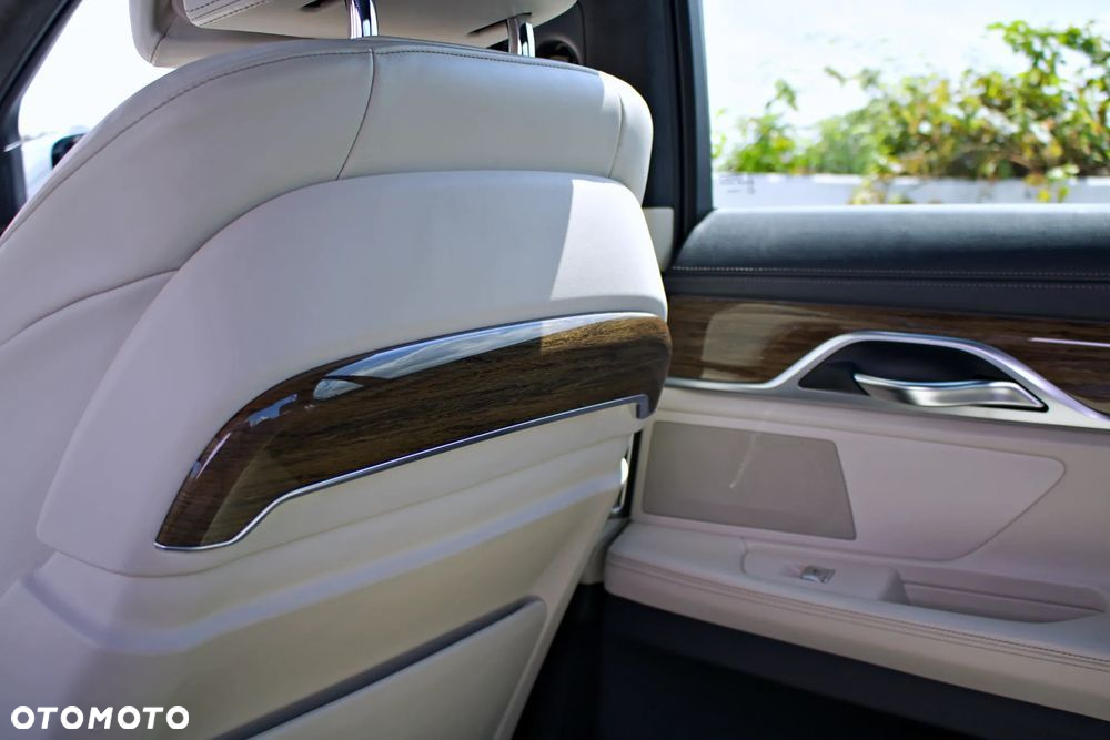 BMW Seria 7 740d xDrive - 34