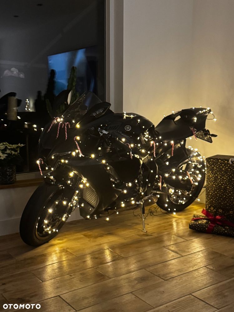 Yamaha R1 - 5