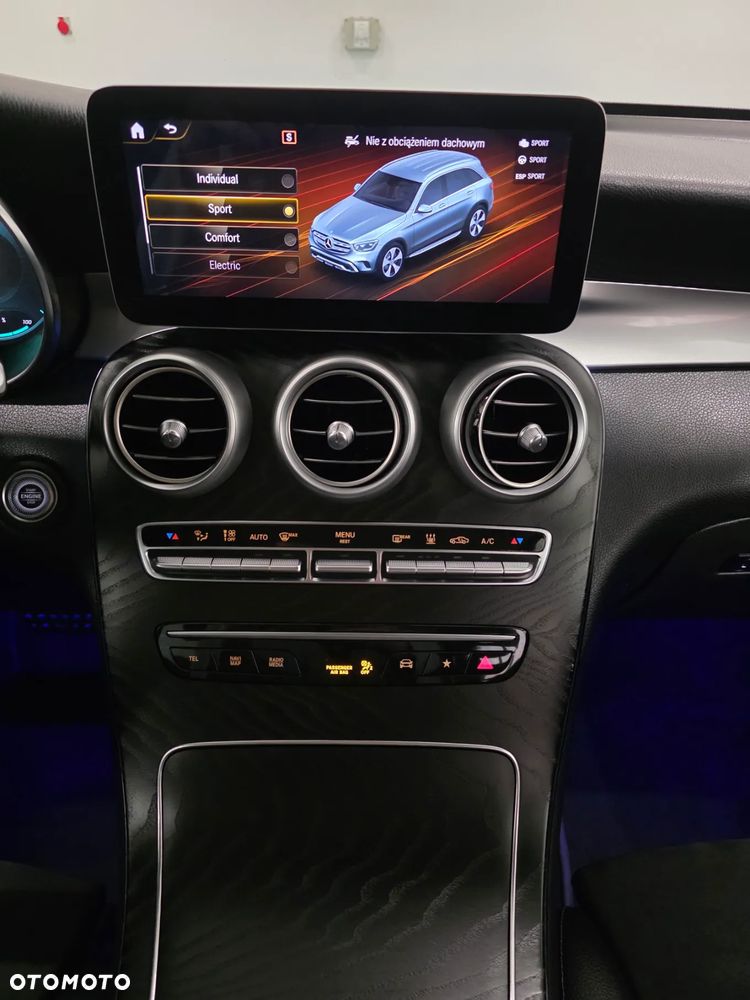 Mercedes-Benz GLC 300 d 4Matic 9G-TRONIC AMG Line Plus - 12