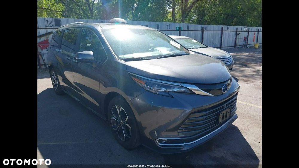 Toyota Sienna - 3