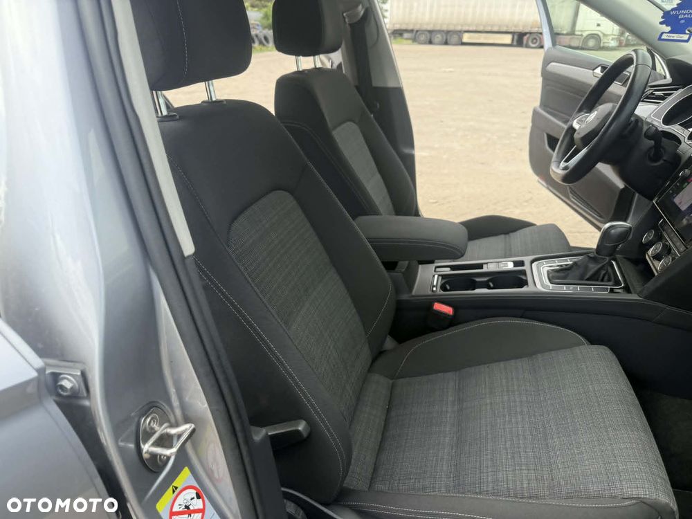 Volkswagen Passat - 20