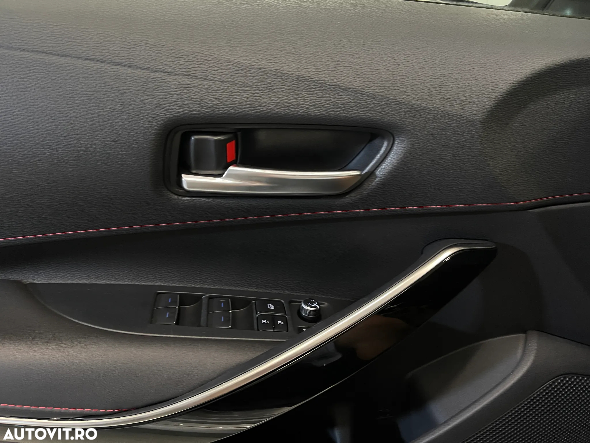 Toyota Corolla 2.0 Hybrid Lounge - 20