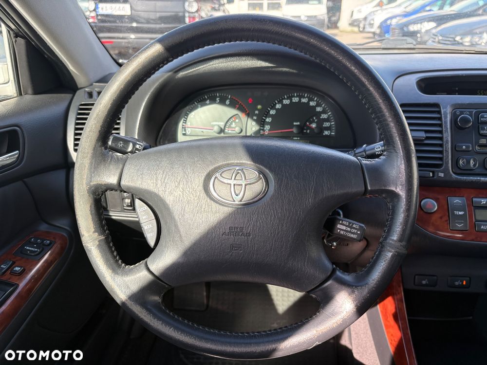 Toyota Camry - 12
