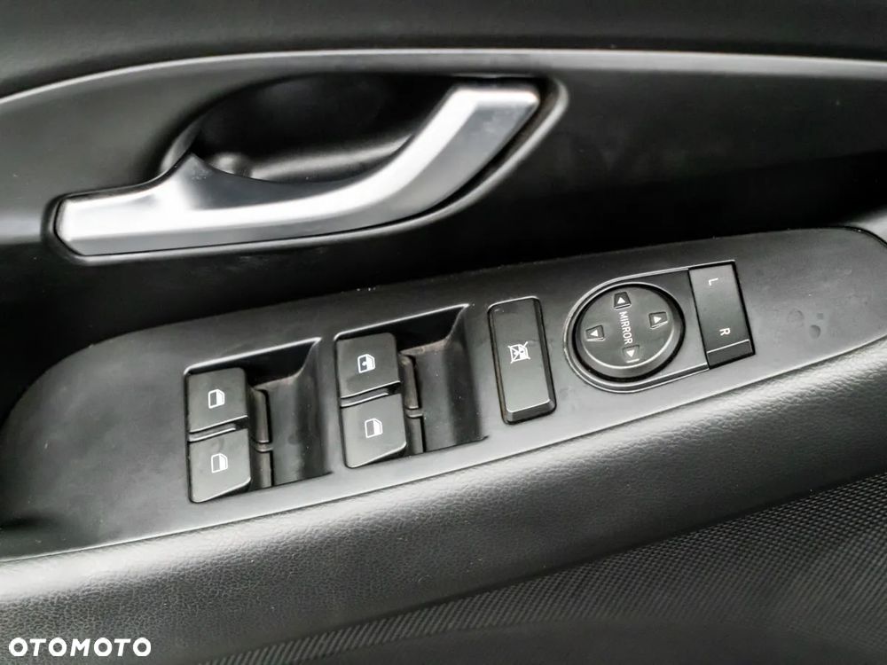 Hyundai i30 1.5 DPI Classic + - 15