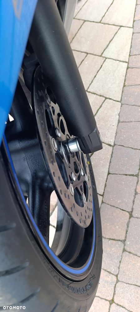 Suzuki GSX-R - 16
