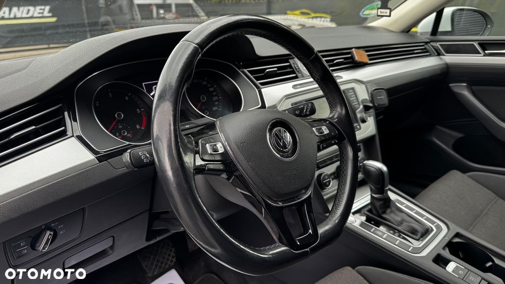 Volkswagen Passat - 31