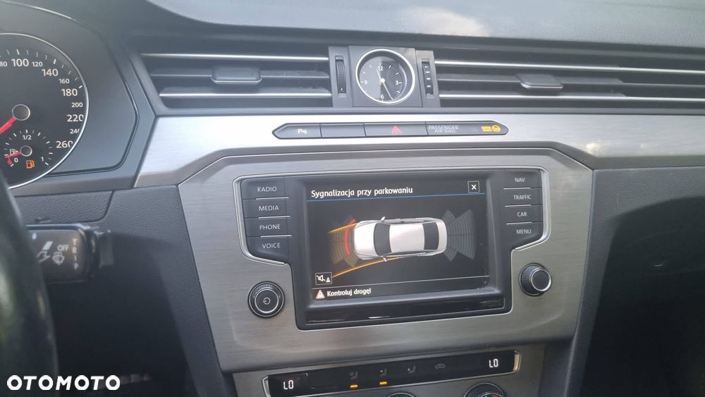 Volkswagen Passat 1.6 TDI BMT Trendline - 9
