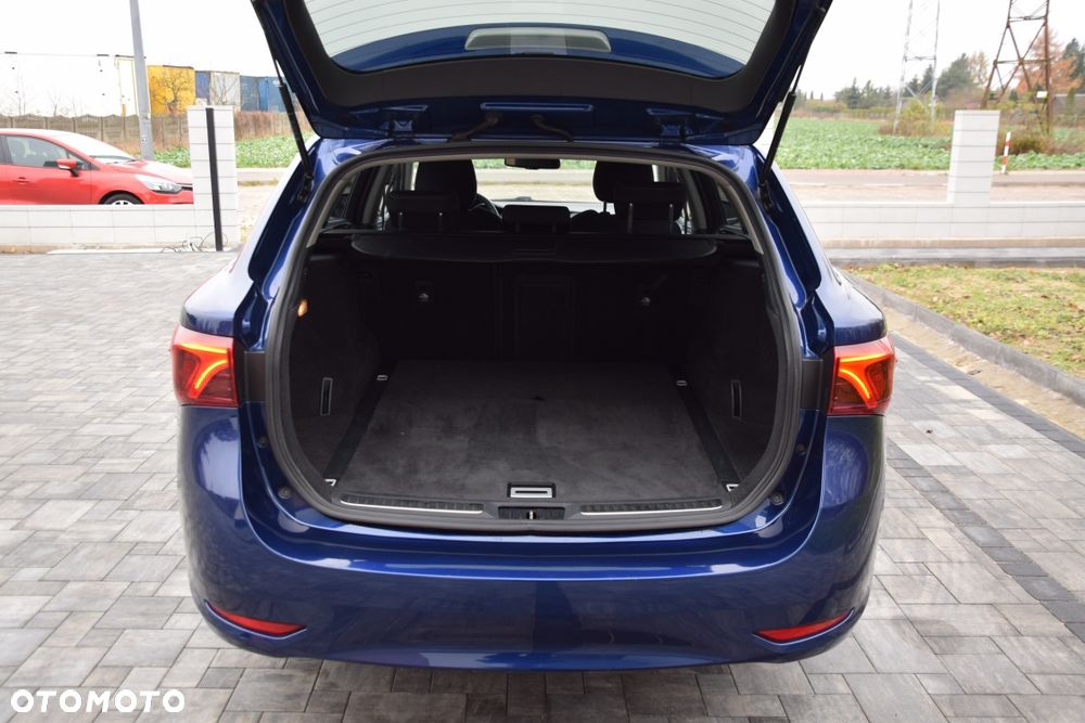 Toyota Avensis - 8
