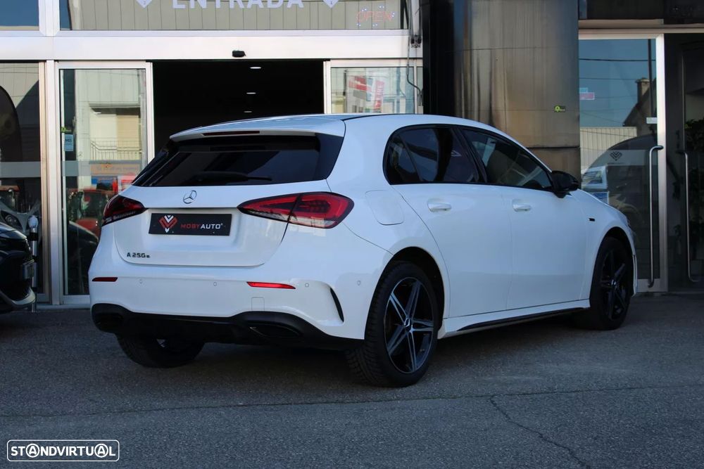 Mercedes-Benz A 250 e AMG Line - 4