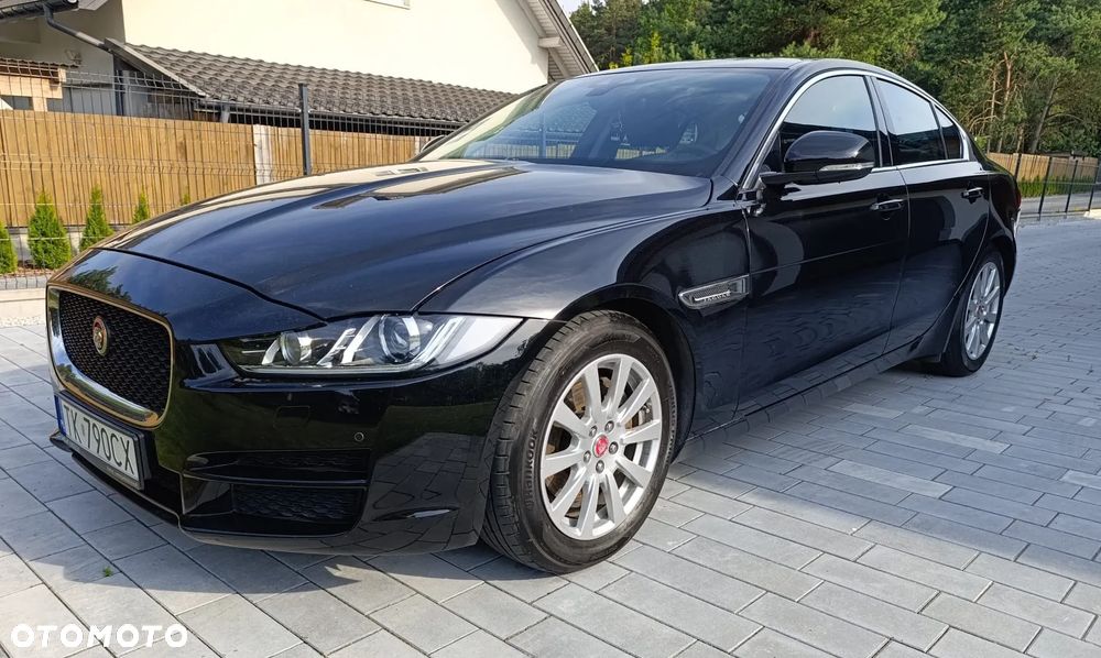 Jaguar XE 2.0 D Prestige - 3