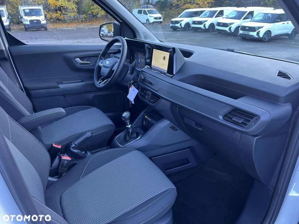 Ford Transit Courier - 23