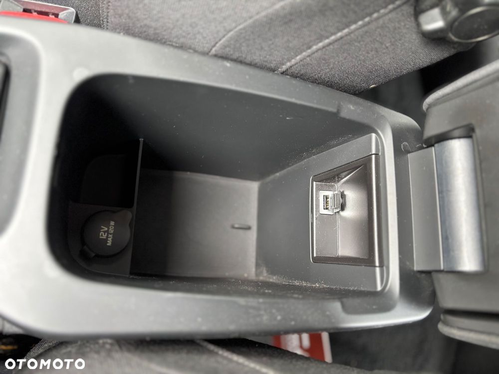 Volvo V40 D2 Kinetic - 19