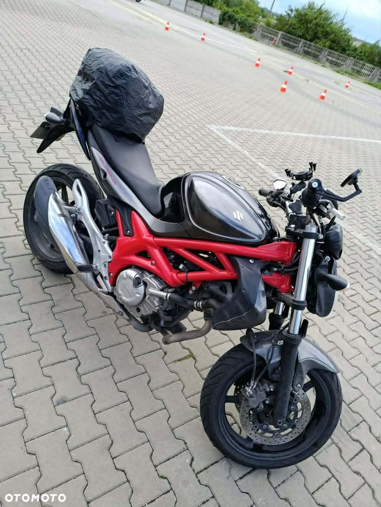 Suzuki Gladius - 4