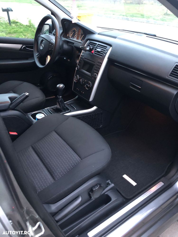 Mercedes-Benz B 180 - 5