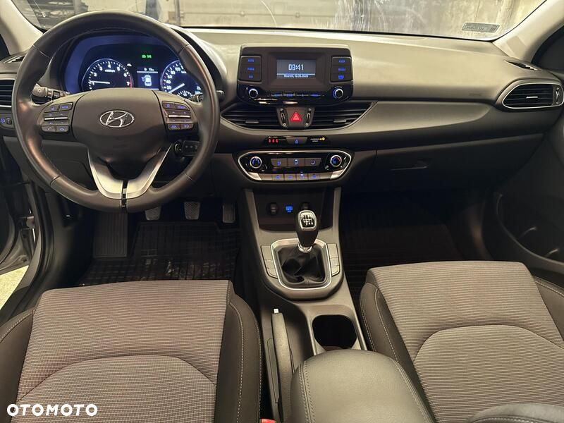 Hyundai i30 1.5 DPI Classic + - 21