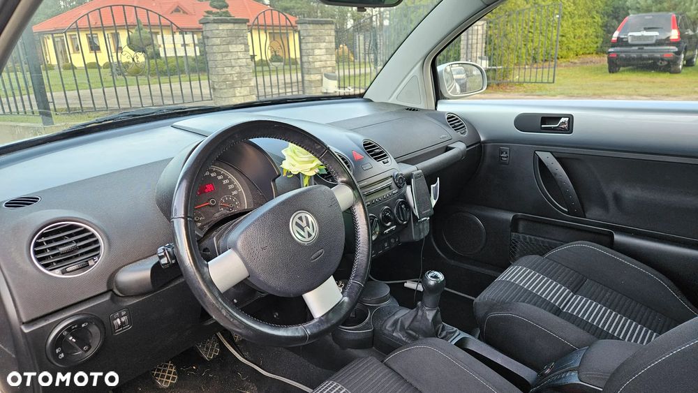 Volkswagen New Beetle - 7