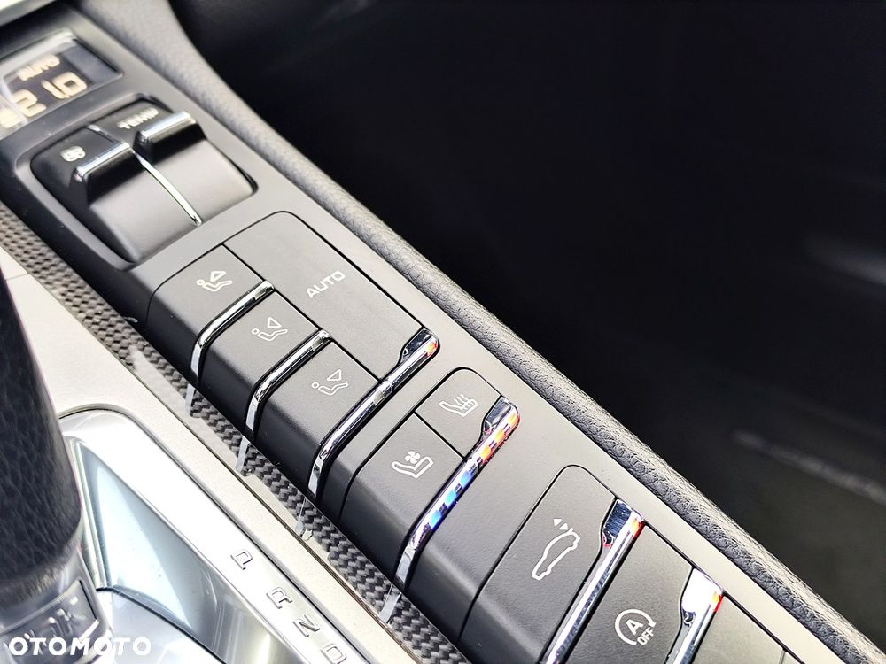 Porsche Panamera 4S PDK - 25