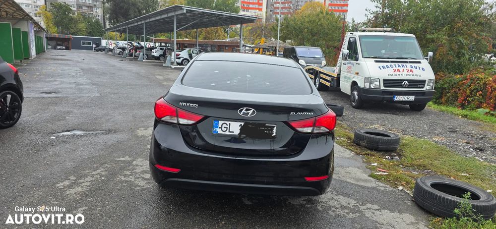 Hyundai Elantra - 13