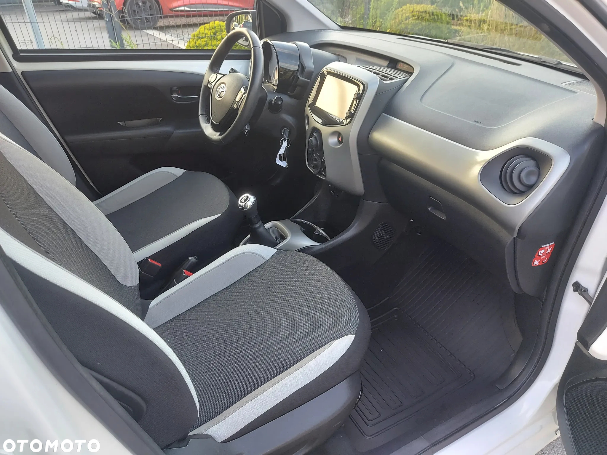 Toyota Aygo x-play - 16