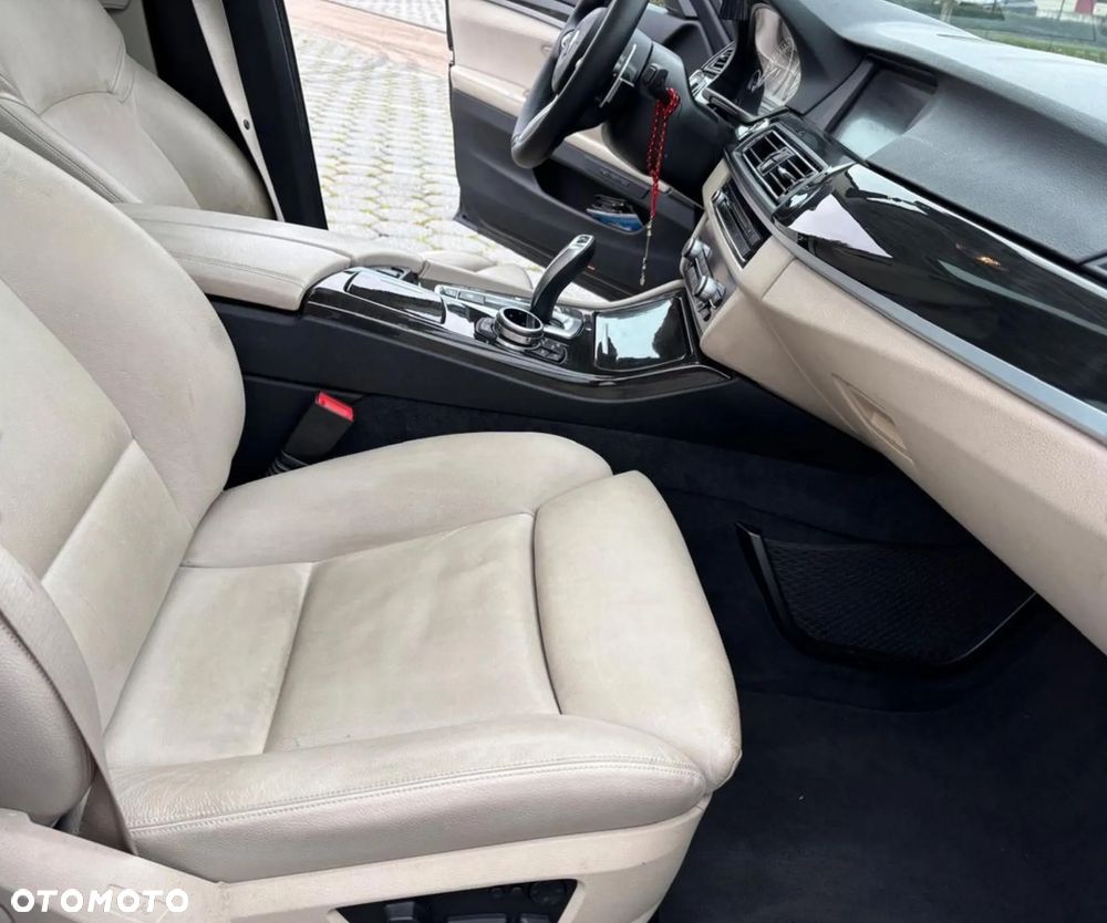 BMW Seria 5 530d xDrive - 7