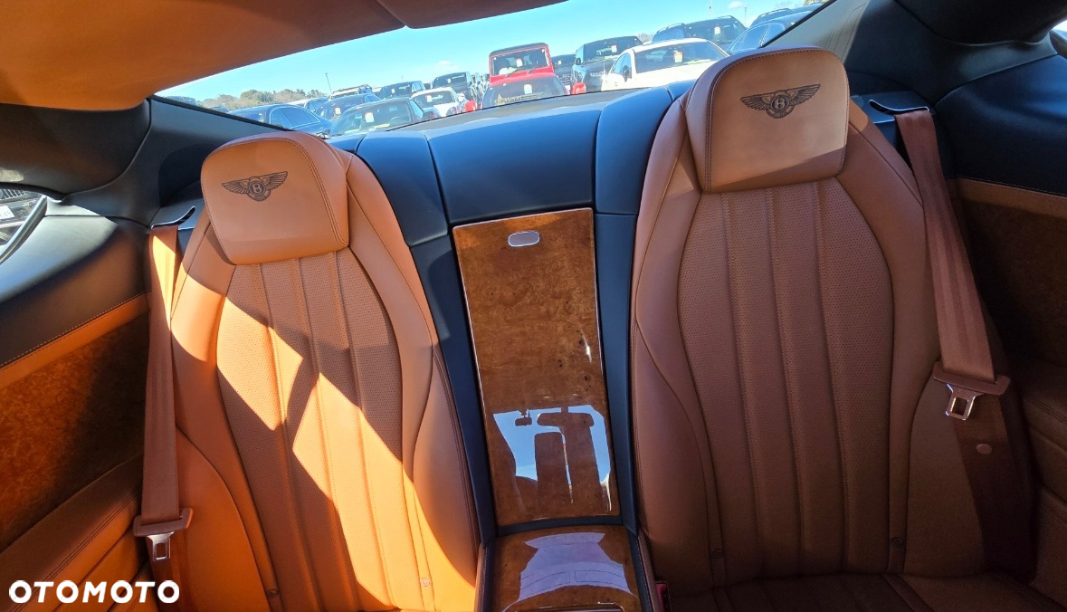 Bentley Continental GT W12 - 12