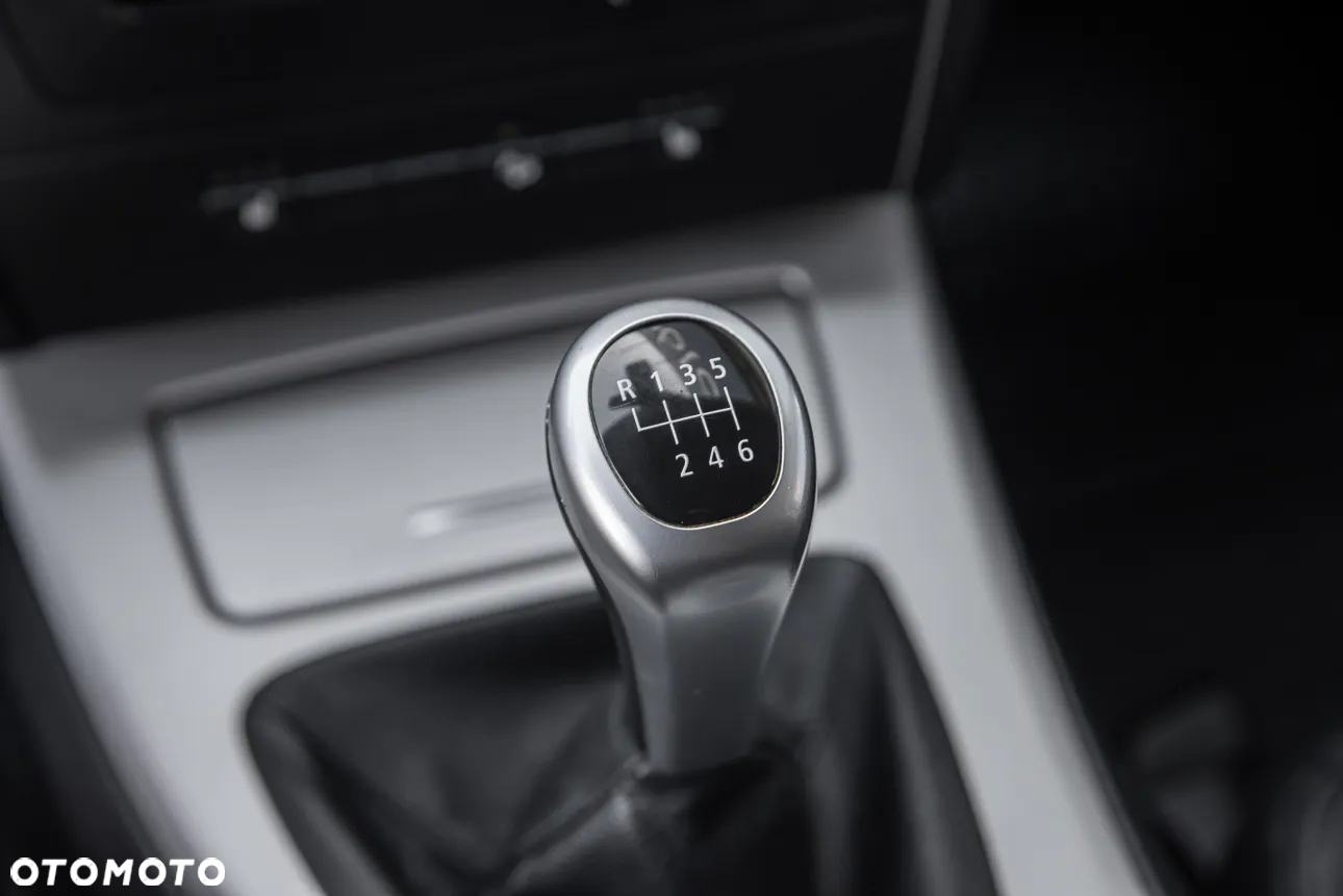 BMW Seria 3 325xi Touring - 21