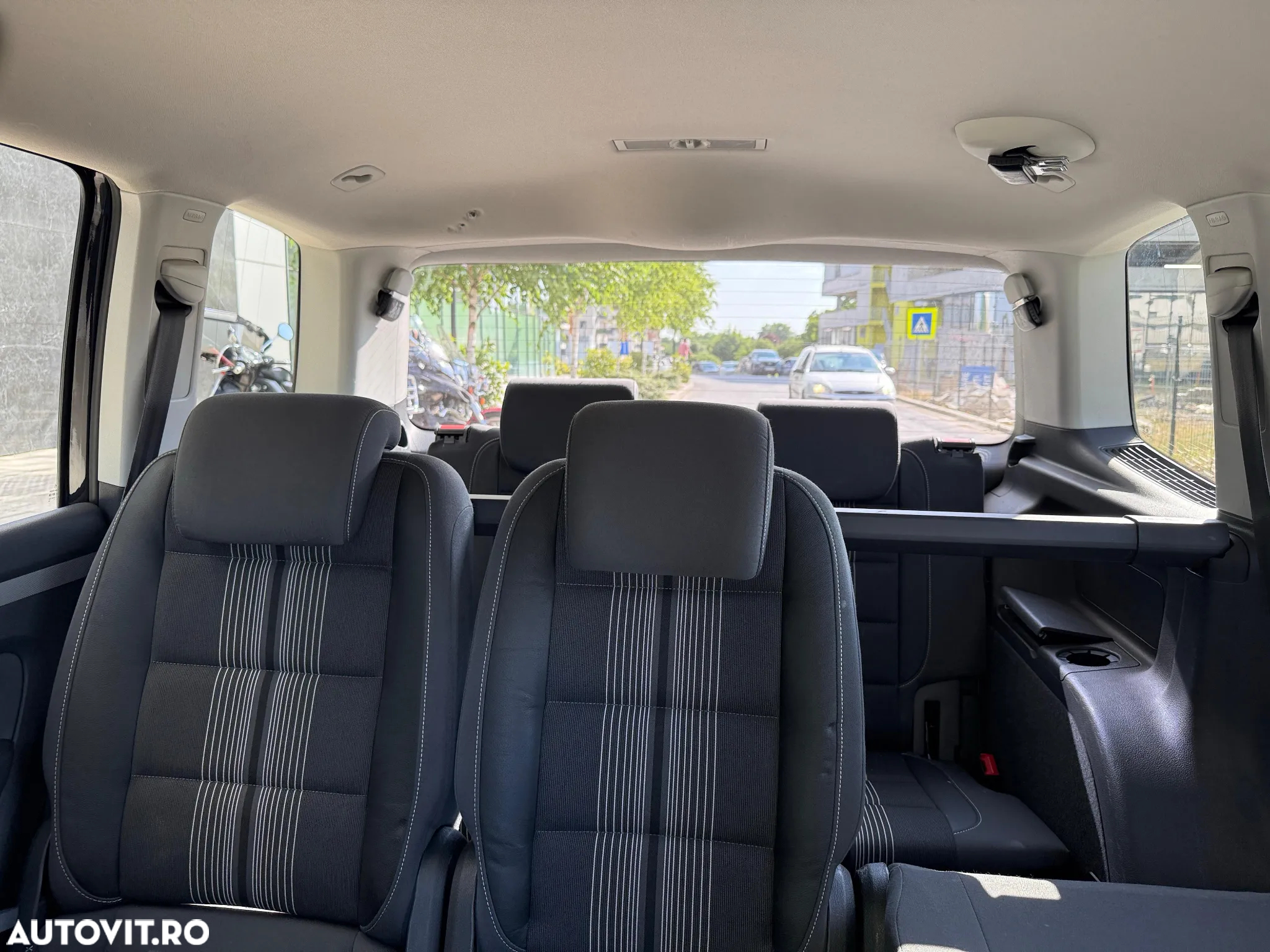 Volkswagen Touran 2.0 TDI DPF BlueMotion Technology MATCH - 9
