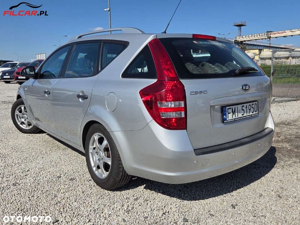 Kia Ceed - 4