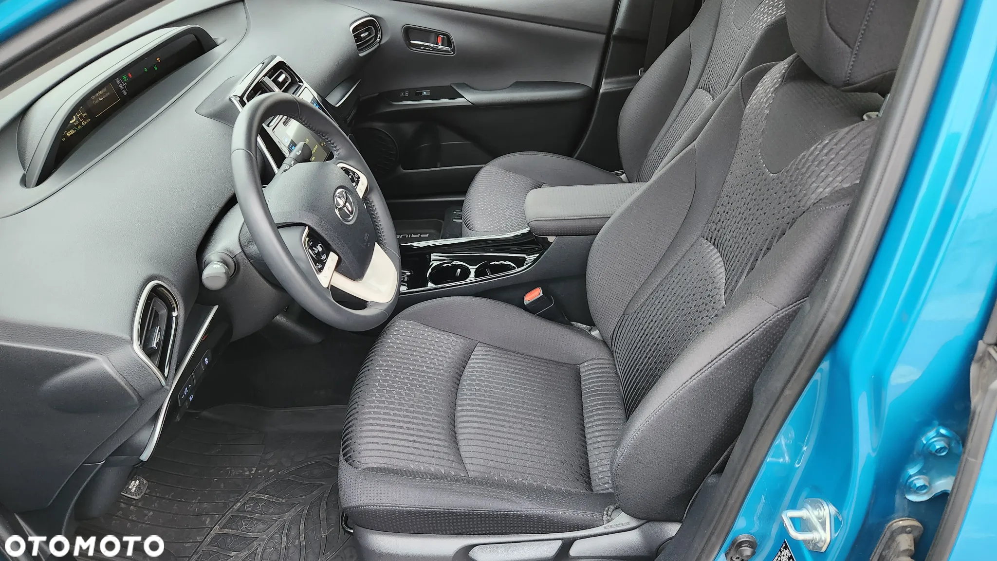 Toyota Prius Plug-in Hybrid - 15