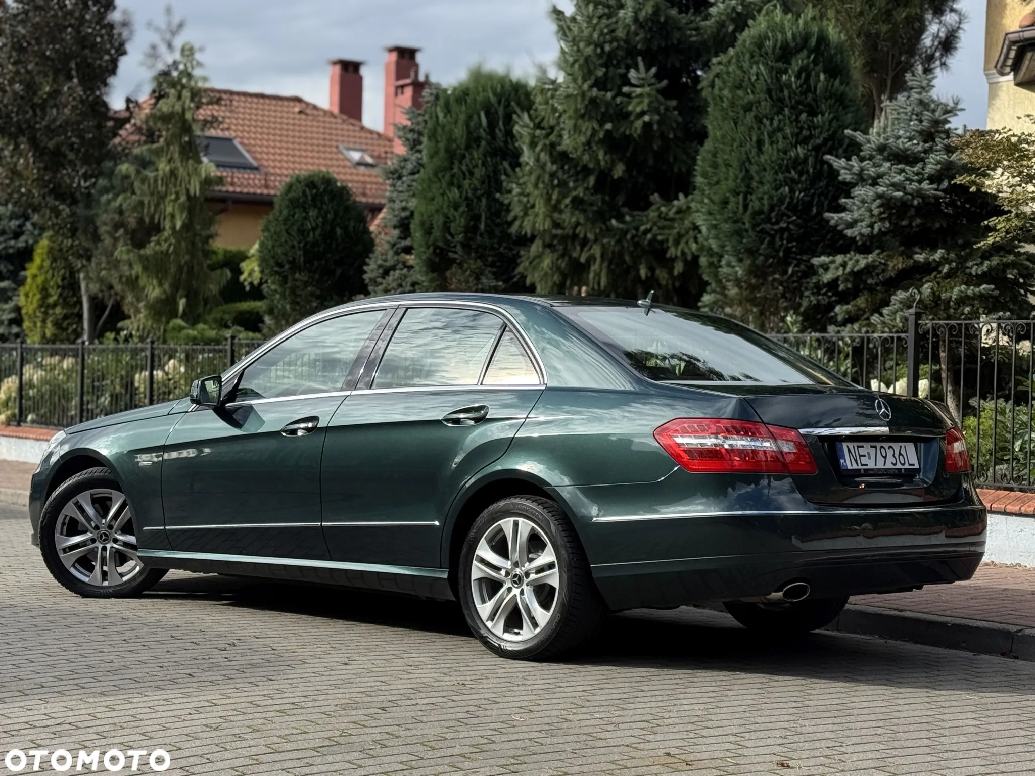 Mercedes-Benz Klasa E 250 CGI BlueEffICIENCY Avantgarde - 9