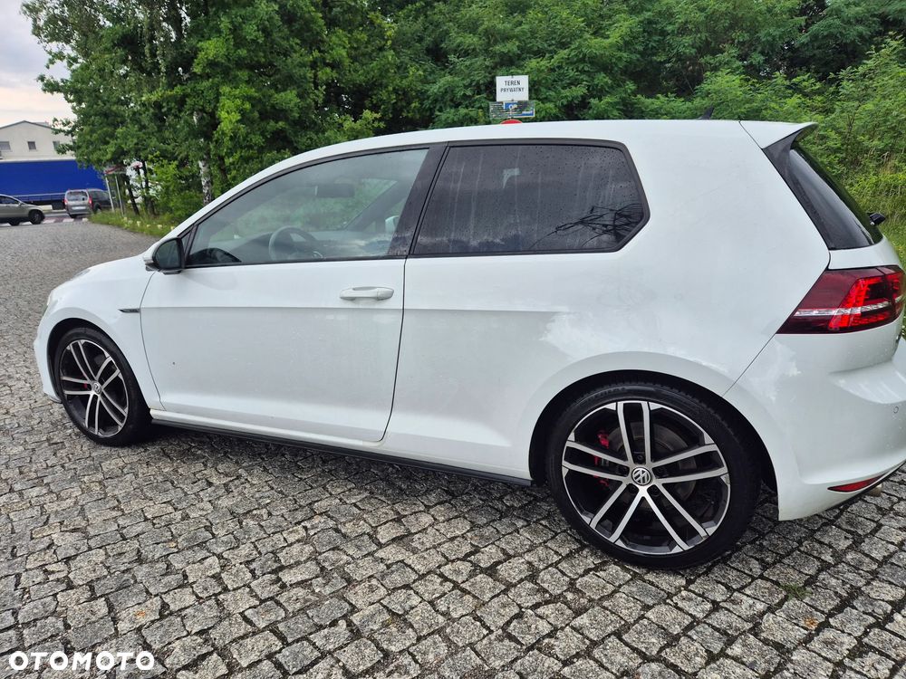 Volkswagen Golf - 22